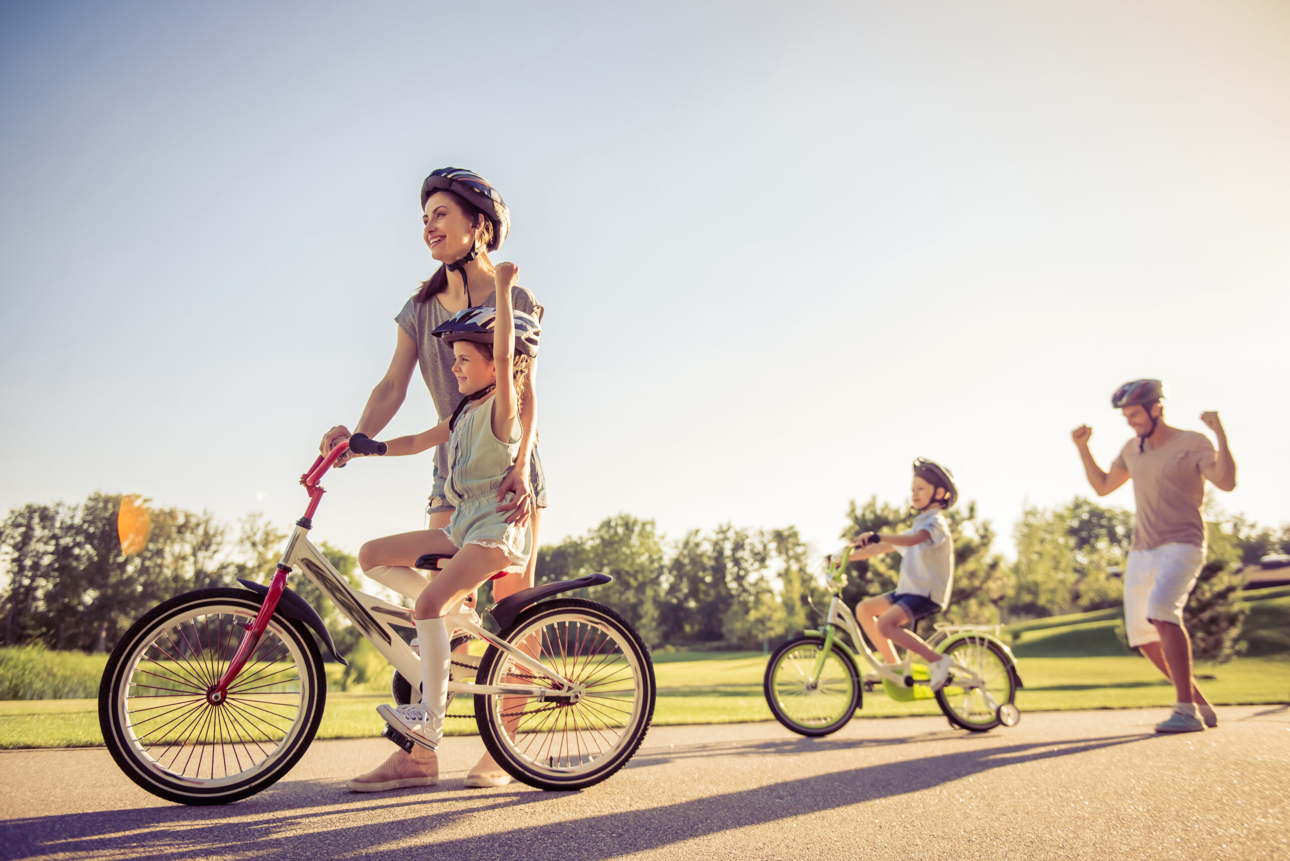 Happy,Family,Is,Riding,Bikes,Outdoors,And,Smiling.,Parents,Are